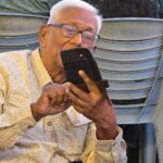 how to teach elder parents to use smartphone