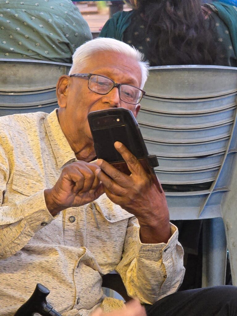 Best elder care in kolkata how to teach elder parents to use smartphone