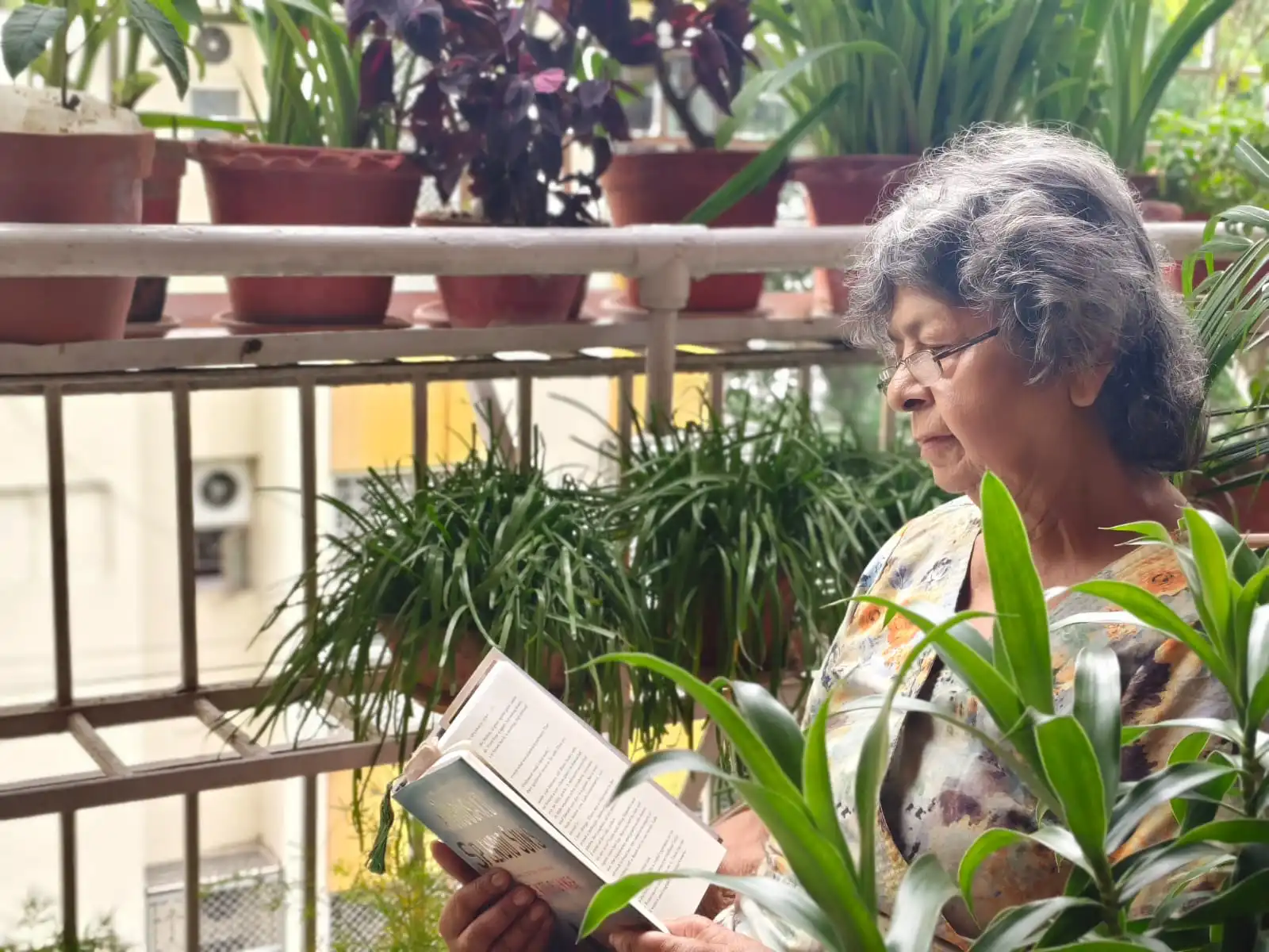 Simple Daily Routines to Keep Seniors Healthy and Happy at Home